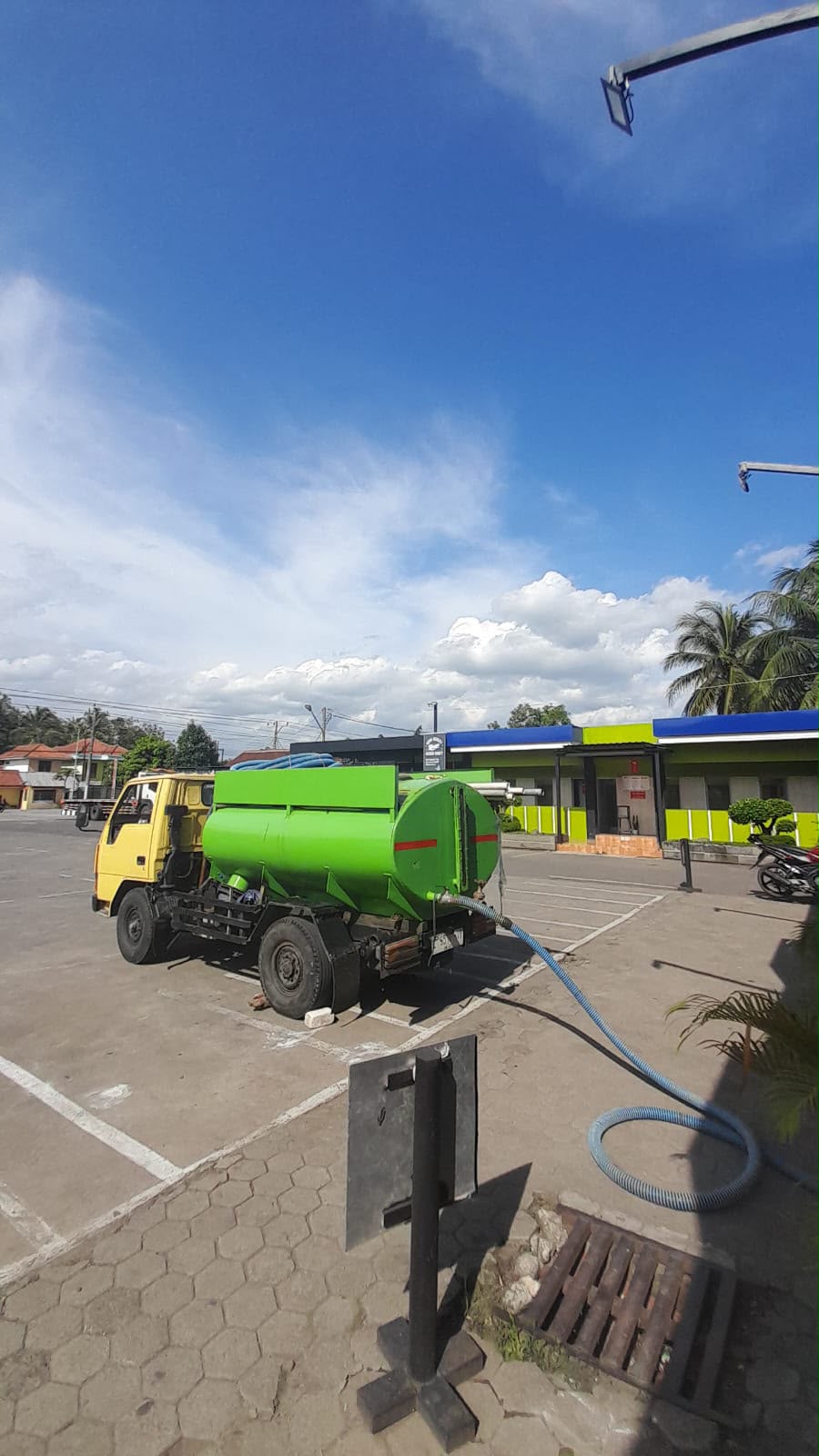 Penyedotan Limbah Usaha dan Komersial - Sedot WC Express